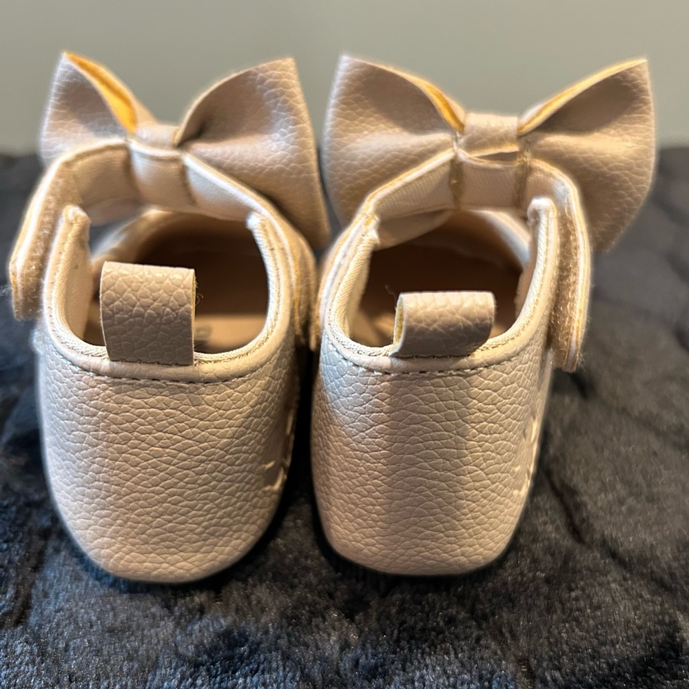 Lucky Brand Mary Jane Bow Crib Shoes Size 3 Tan/Beige NWOT - Picture 10 of 13